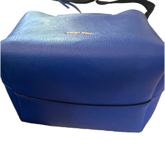 NWT Calvin Kline cobalt blue and tan reversible bucket bag - purse - Picture 3 of 10
